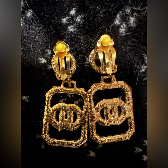 Elegant Gold rhinestone clip on Earrings. No piercing required. - Picture 2 of 3